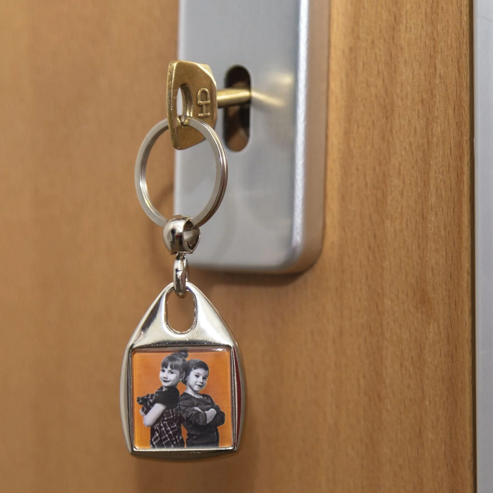 MF-25 Single or Double-Sided Square Blank Metal Photo Insert Keyring - 25mm - Pack of 10 - Image 4